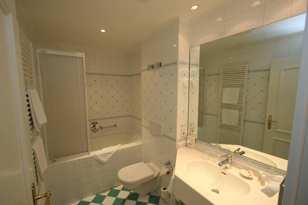 Park Hotel Am Schloss Ettringen  Room photo